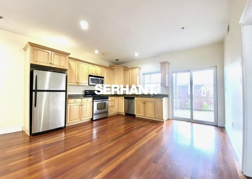 657 Bennington St – photo 3