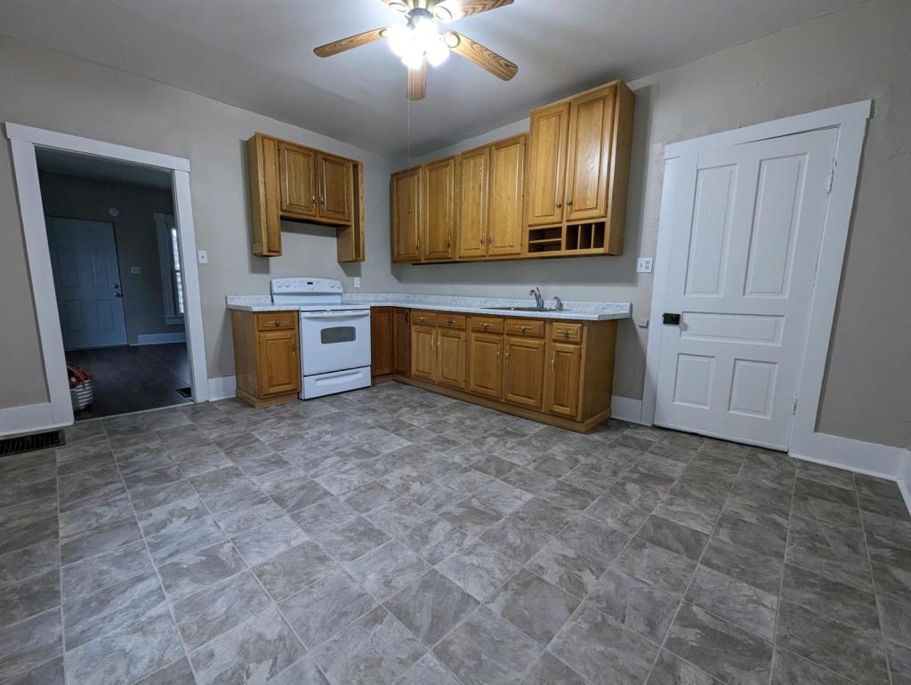 1231 E Main St – photo 3