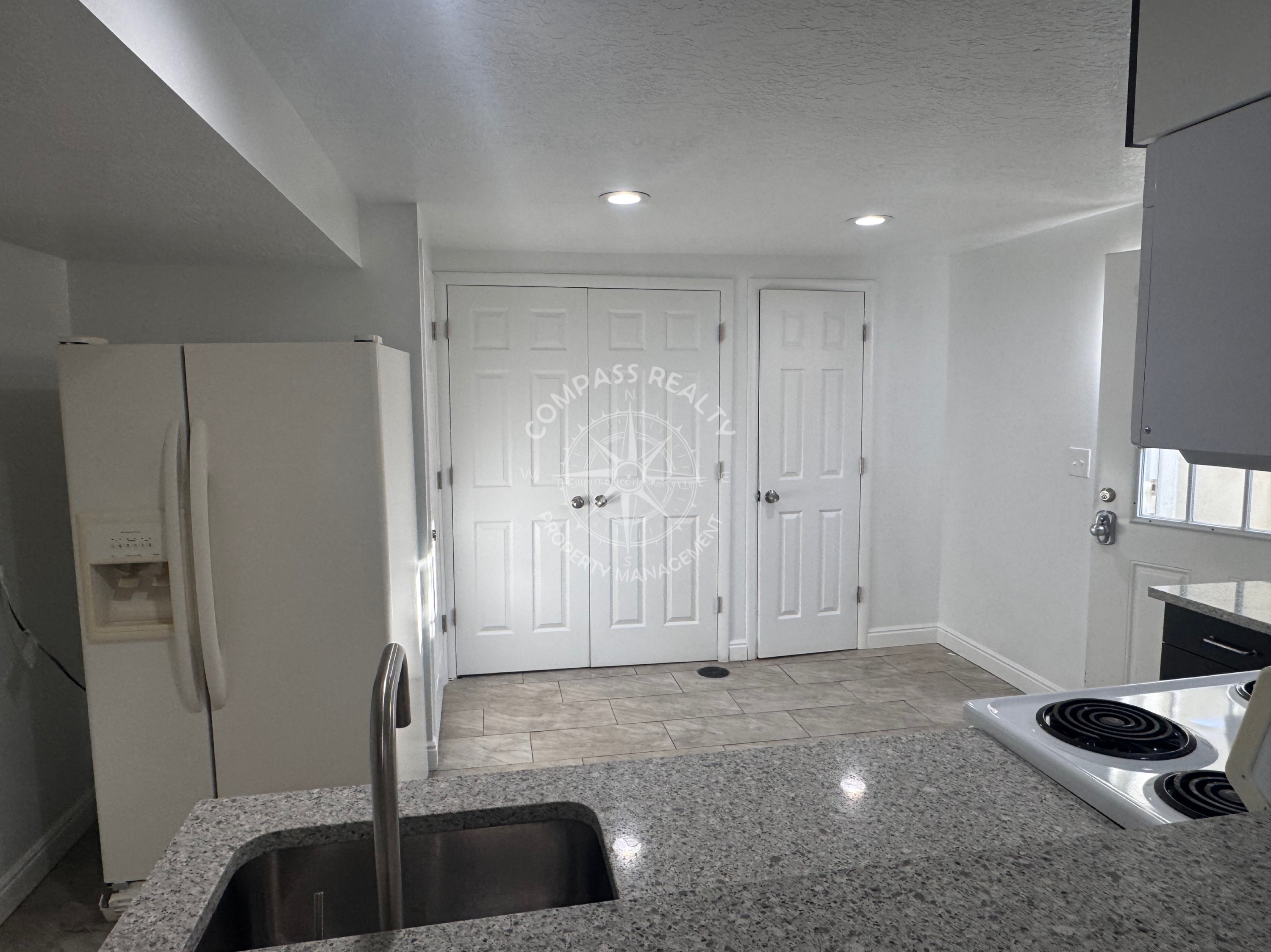 545 Canyon Way unit 2 – photo 3