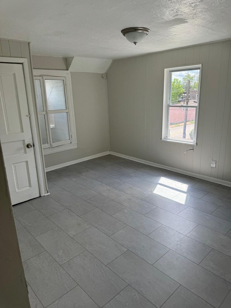 2050 Monongahela Ave unit Unit 2 – photo 1