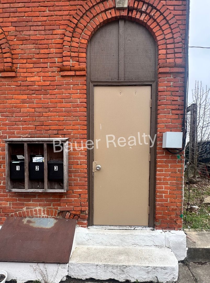 43 1/2 E Main St unit Apt. 3 – photo 2