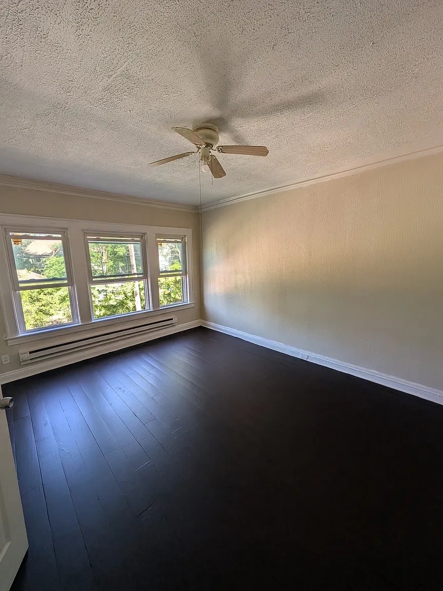 1874 Marloes Ave – 1 Bed 1 Bath