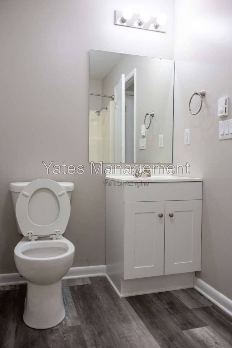 1121 E Lincoln St – photo 4