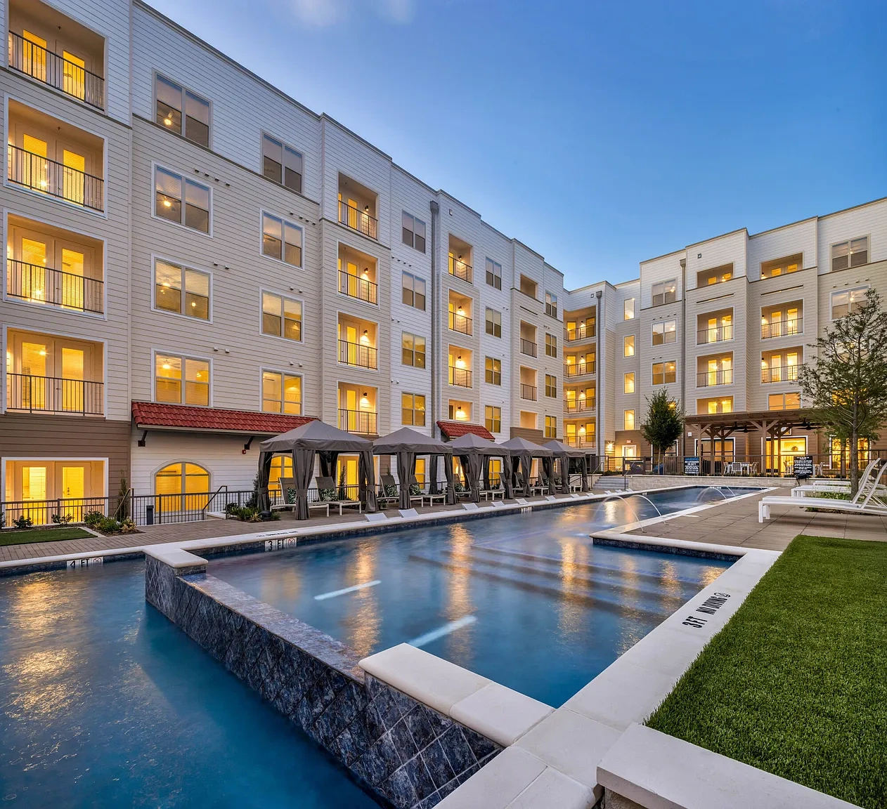 Ablon At Harbor Village – photo 3