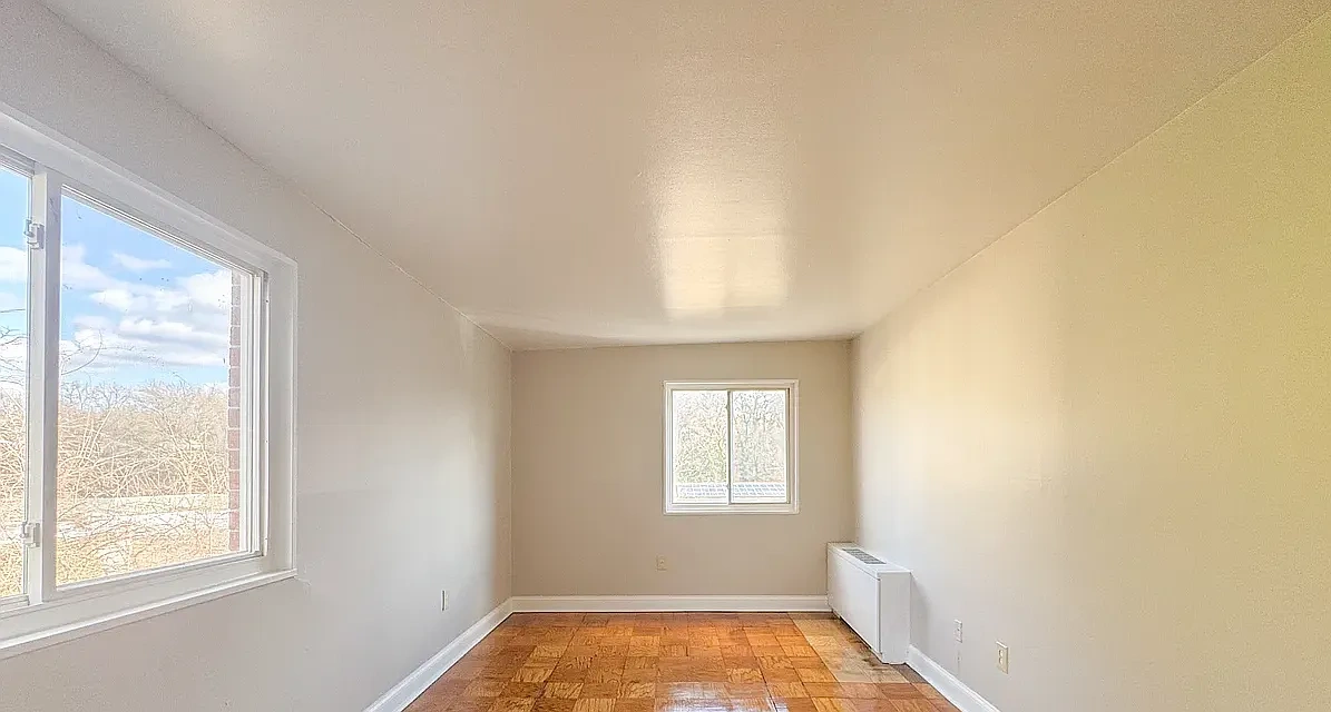 Delton Apartments – photo 2