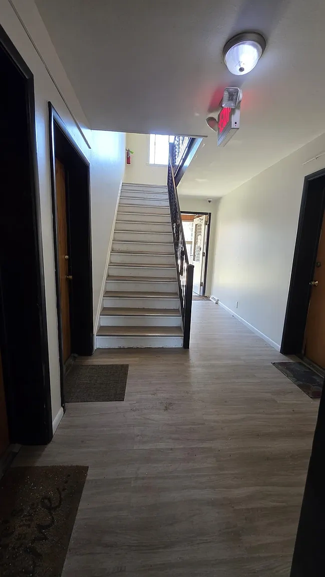 818 S Green Rd – photo 1