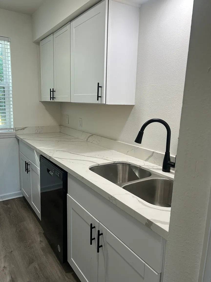 Goodwood Court at Mid-City – photo 4