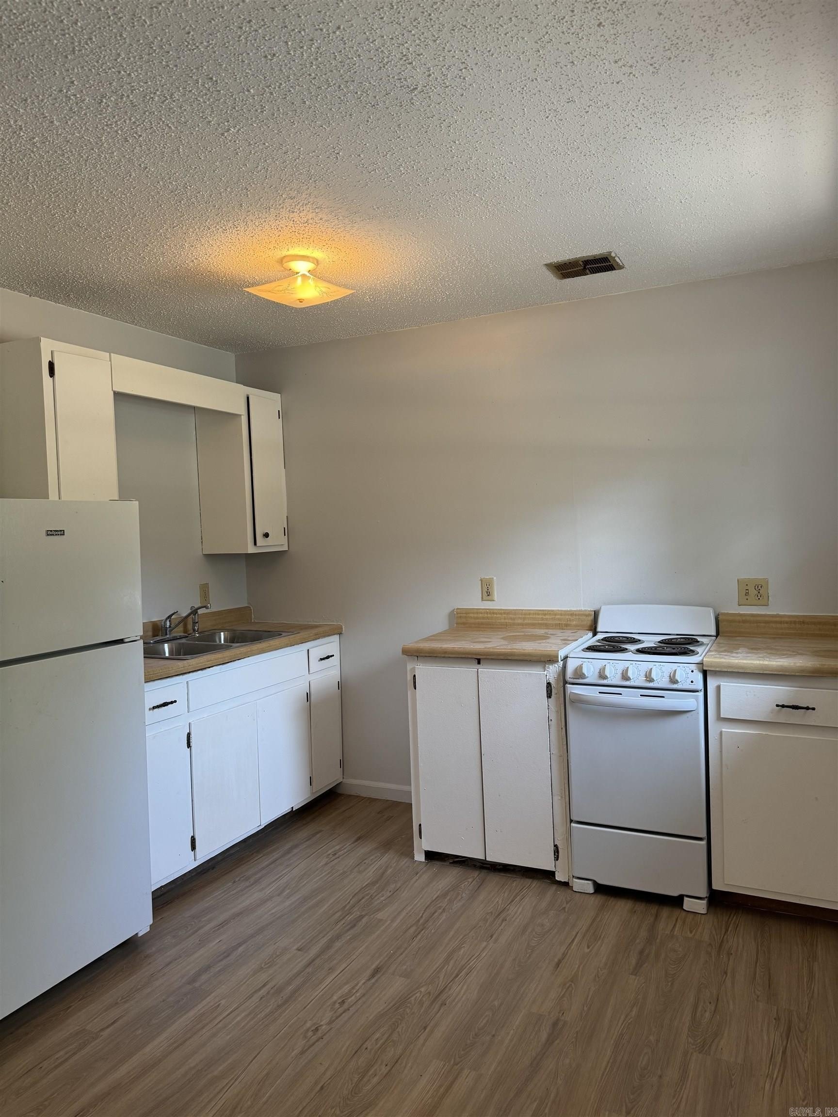 1600 N Lane St – photo 1