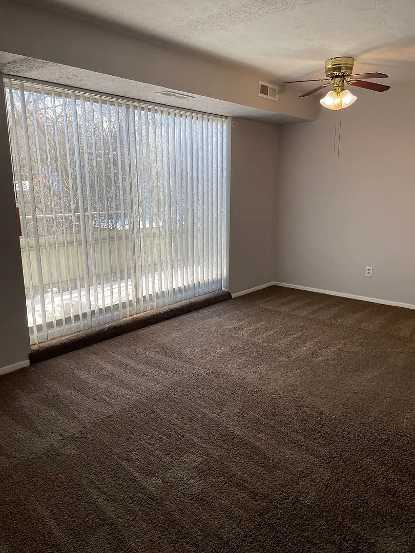 Euclid Towers – 1 br / 1.0 ba (650 sf)