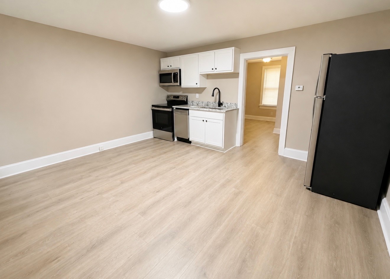 121 N Broadway St unit 4 – photo 2
