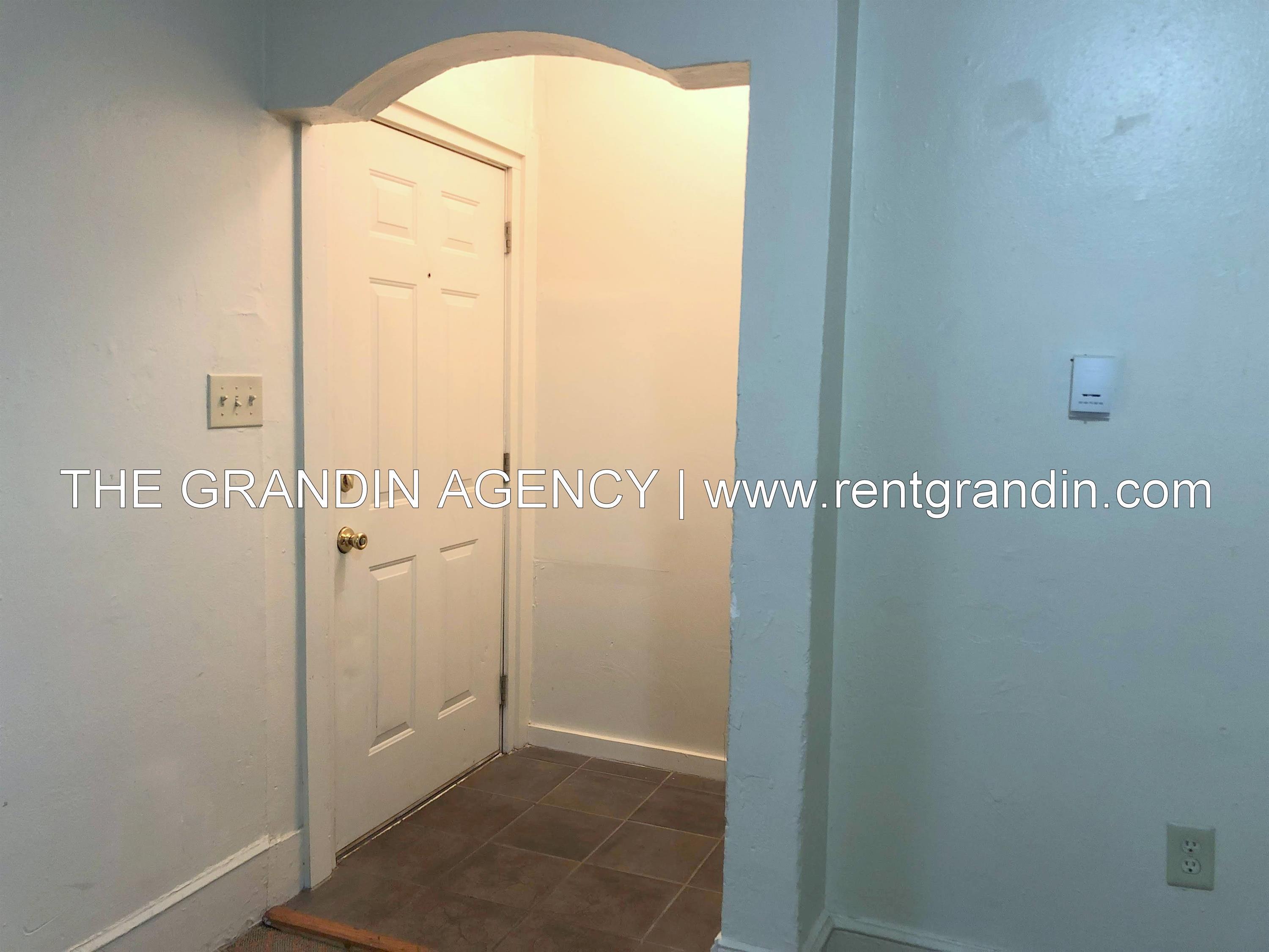 922 12th St SE unit A – photo 4