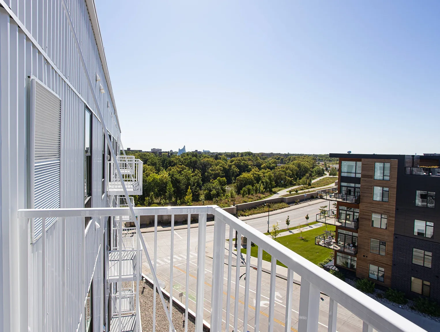 Riverhouse Apartments – photo 4
