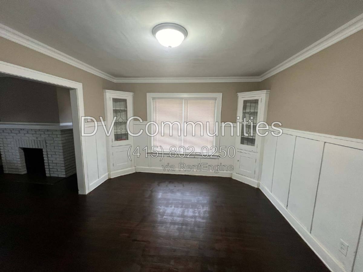 872 Helmsdale Rd unit 2 – photo 4