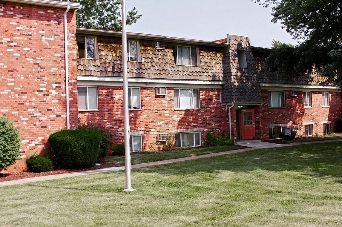 Foster Garden Apartments – photo 4