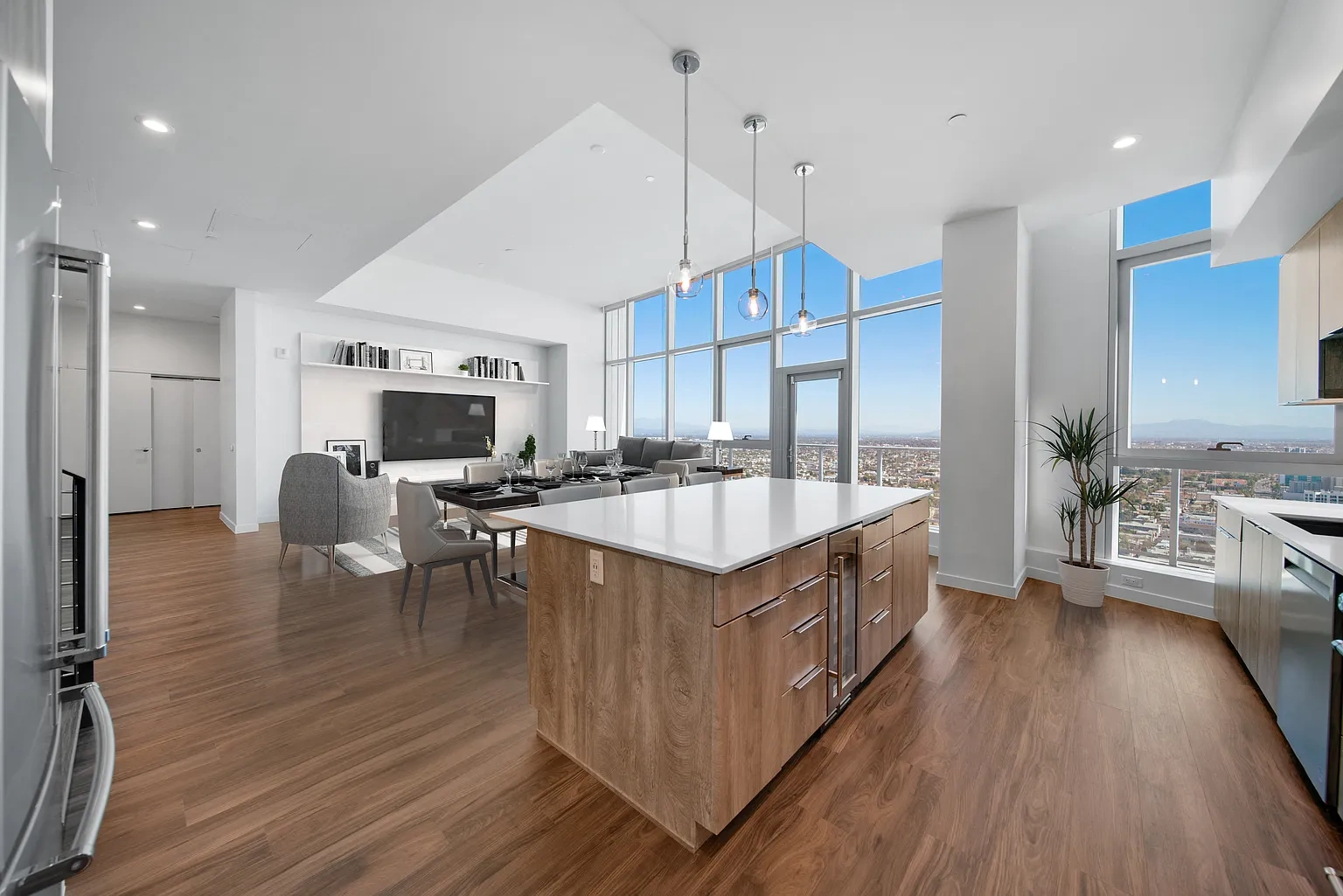 Shoreline Gateway – photo 1