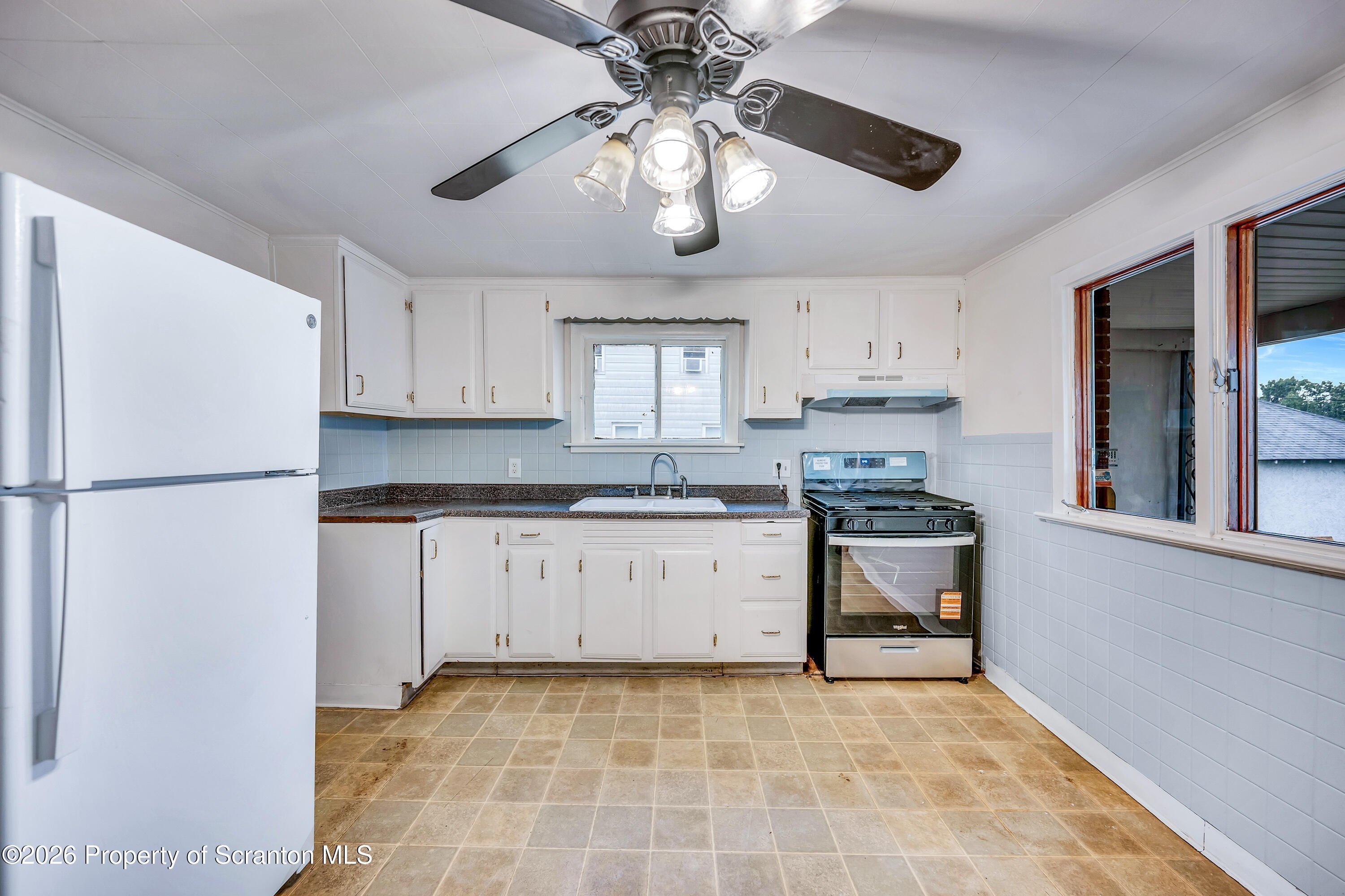 1020 Farber Ct – photo 3