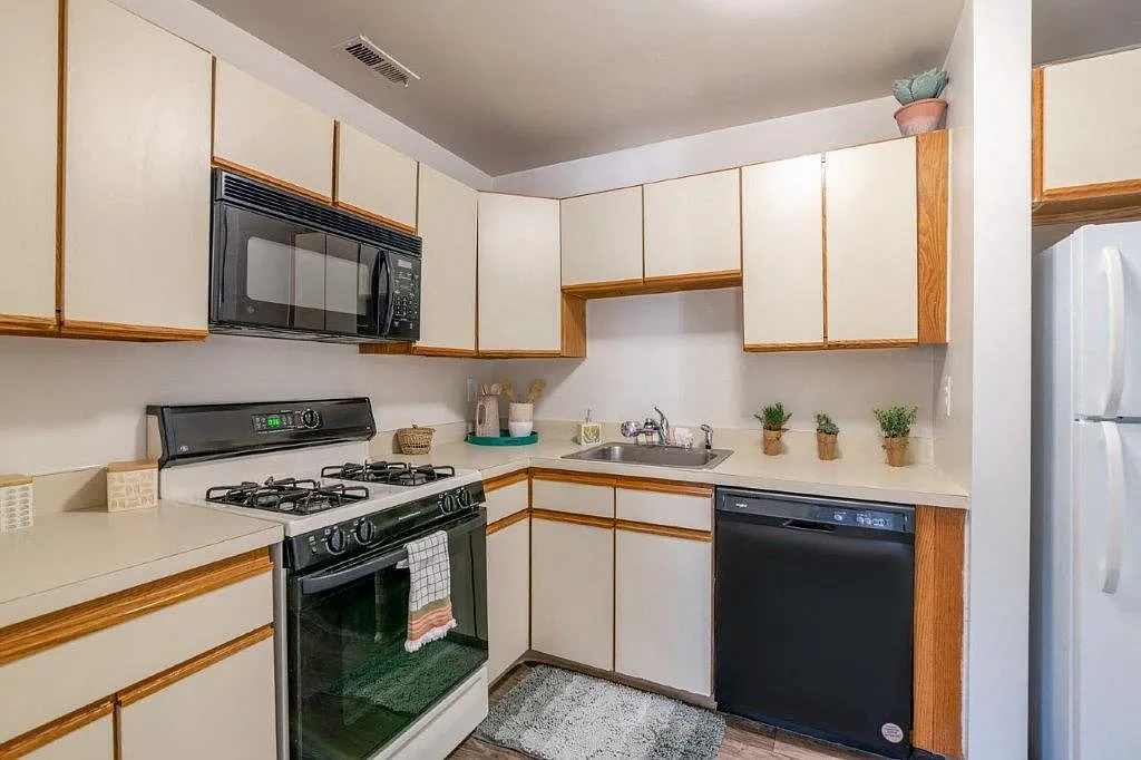 Cranbury Crossing Apartment Homes – photo 2