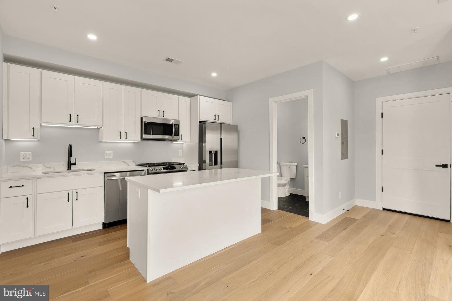 3215 Mt Pleasant St NW unit 403 – photo 5