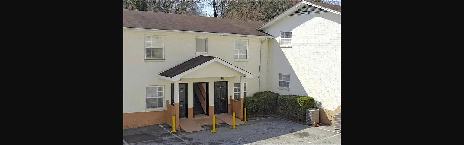 Manor III Apartments – photo 1