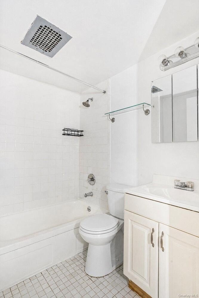 160 E 26th St #1G – photo 5