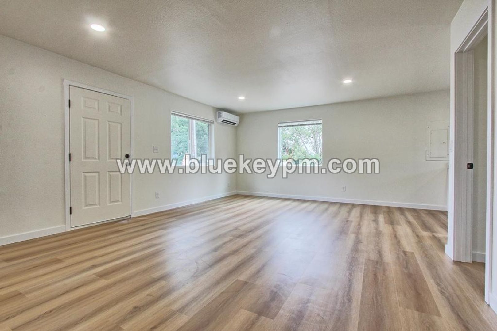2907 Main St – photo 2