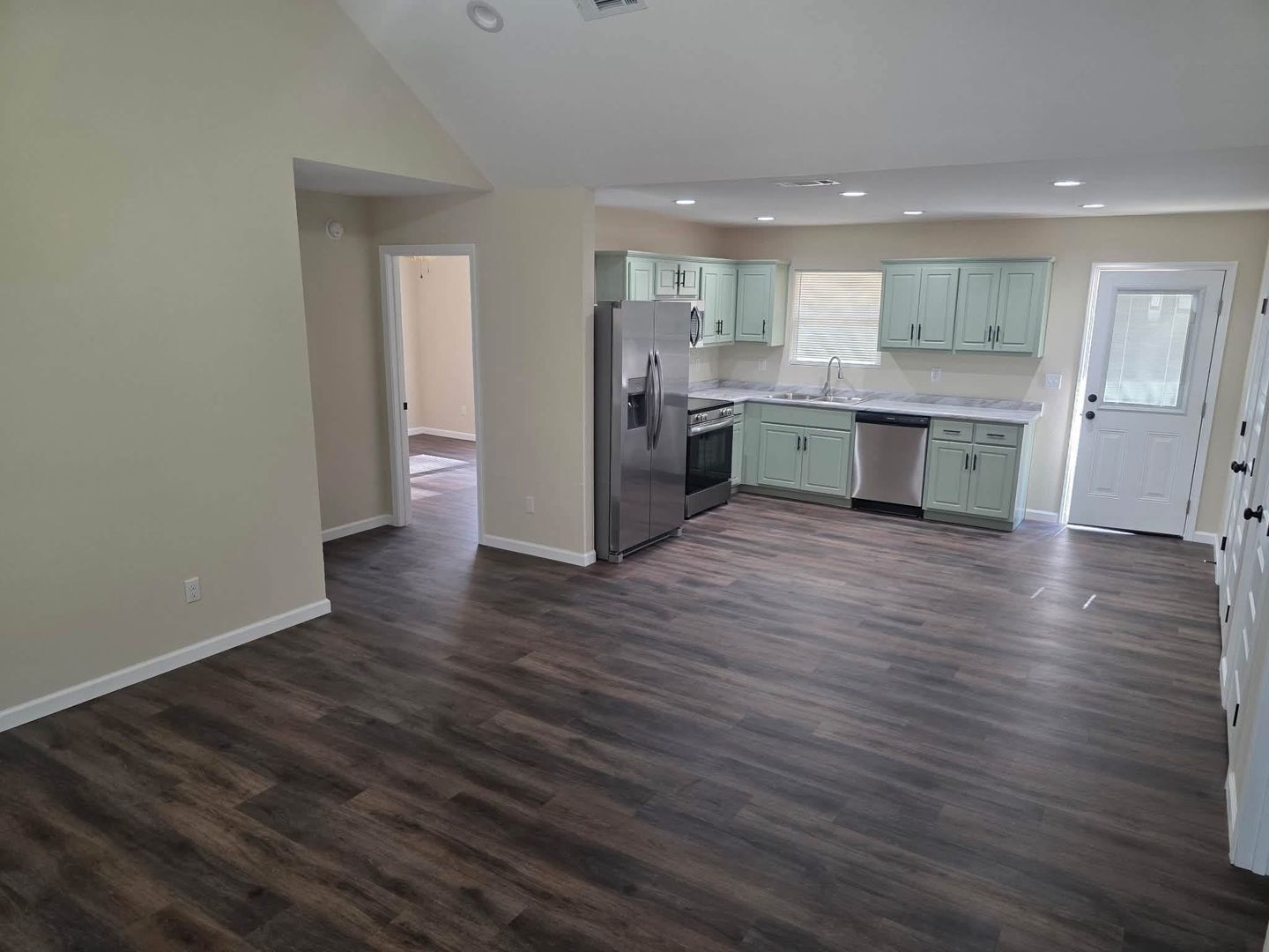 687 N Washington St – photo 1