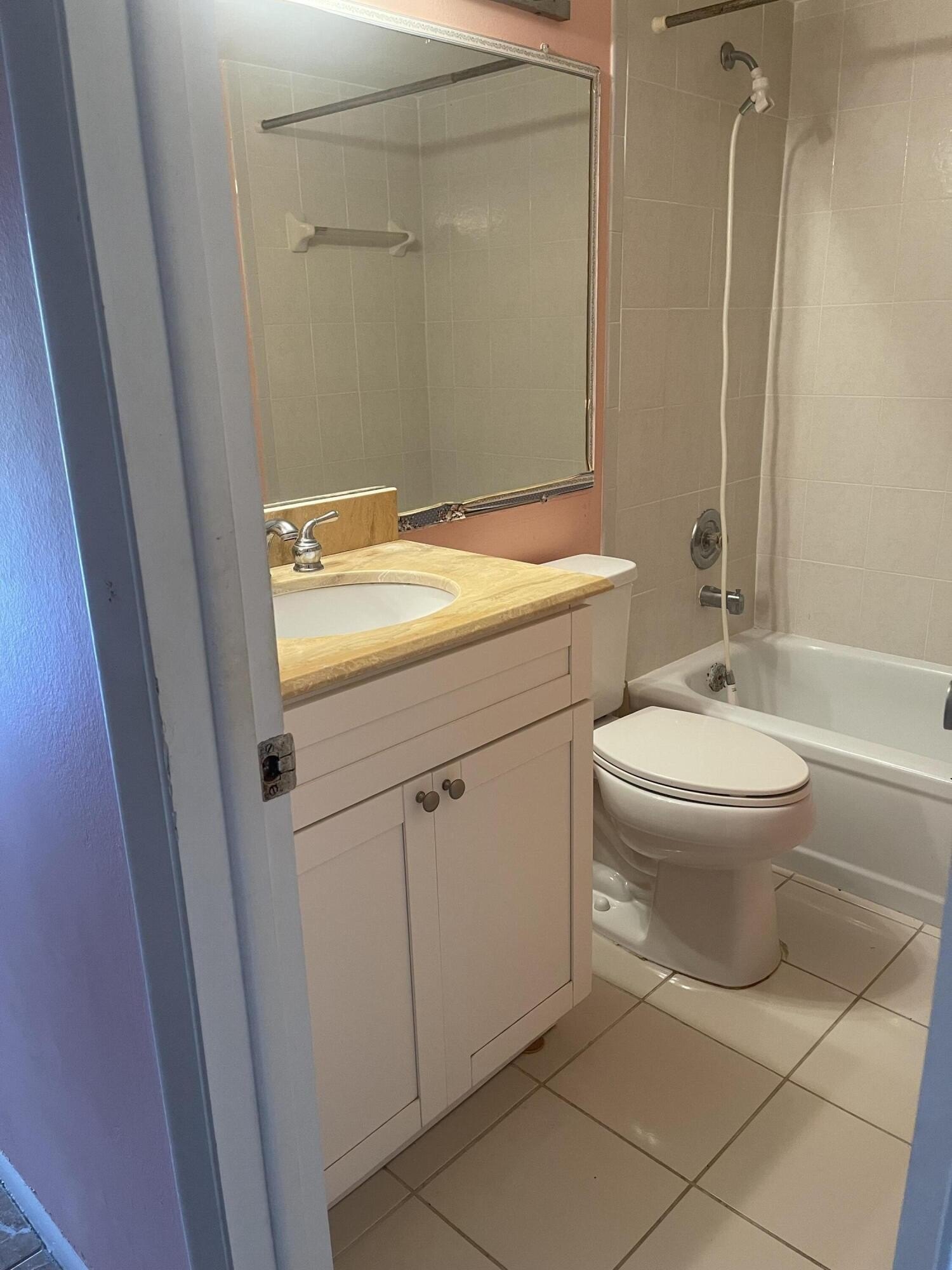 210 Windsor J – photo 3