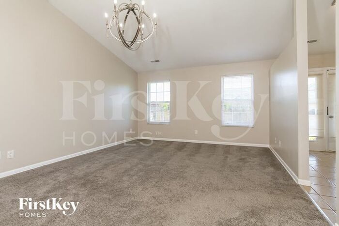 977 Hathaway Dr – photo 3