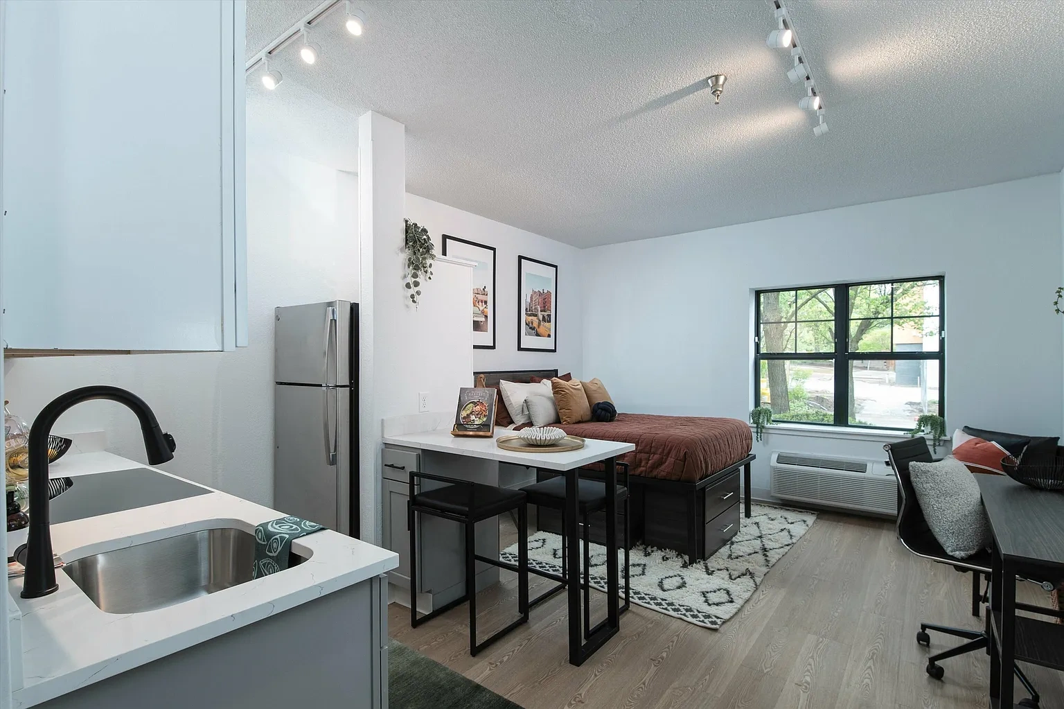 1395 Hudson – photo 2