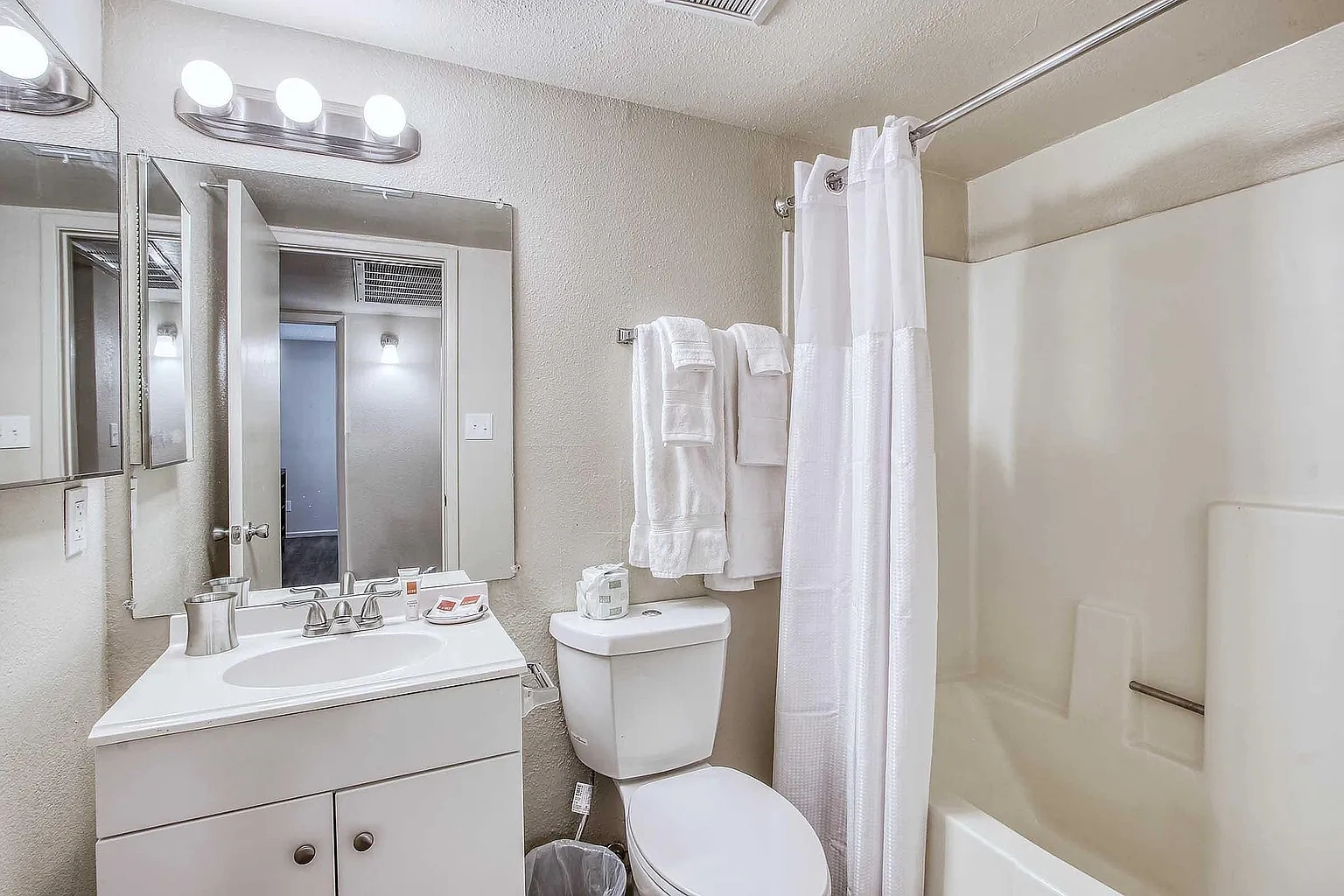 2575 West 24th Street – photo 2