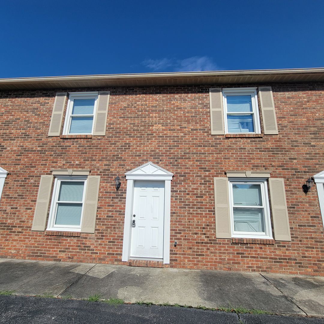 1819 Stargazer Dr unit 1819 Stargazer Ave Apt 3 – photo 2