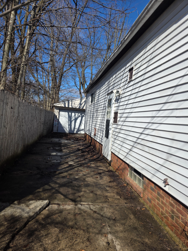 16805 Lipton Ave – photo 2