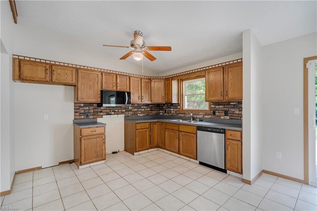 624 Angiline Dr – photo 3
