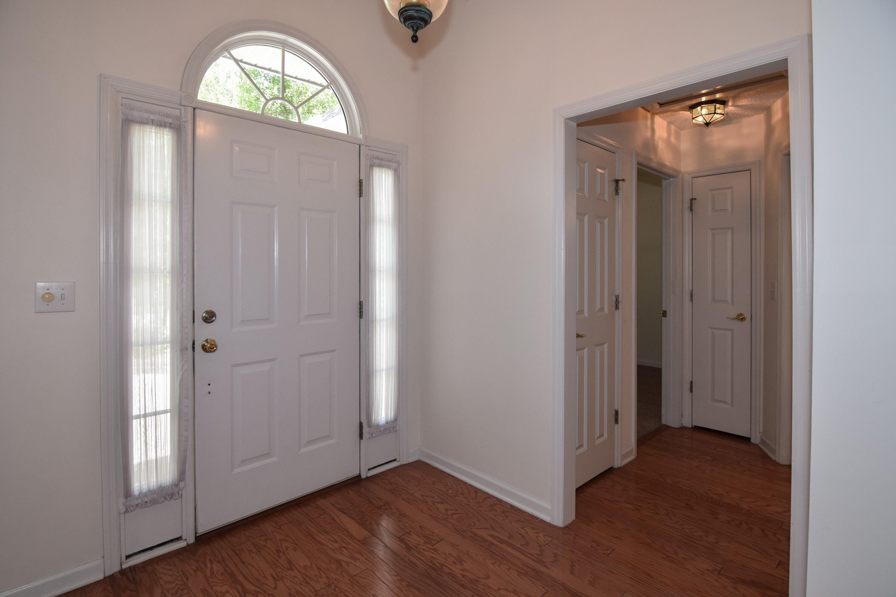 300 Prestwick Ct – photo 3