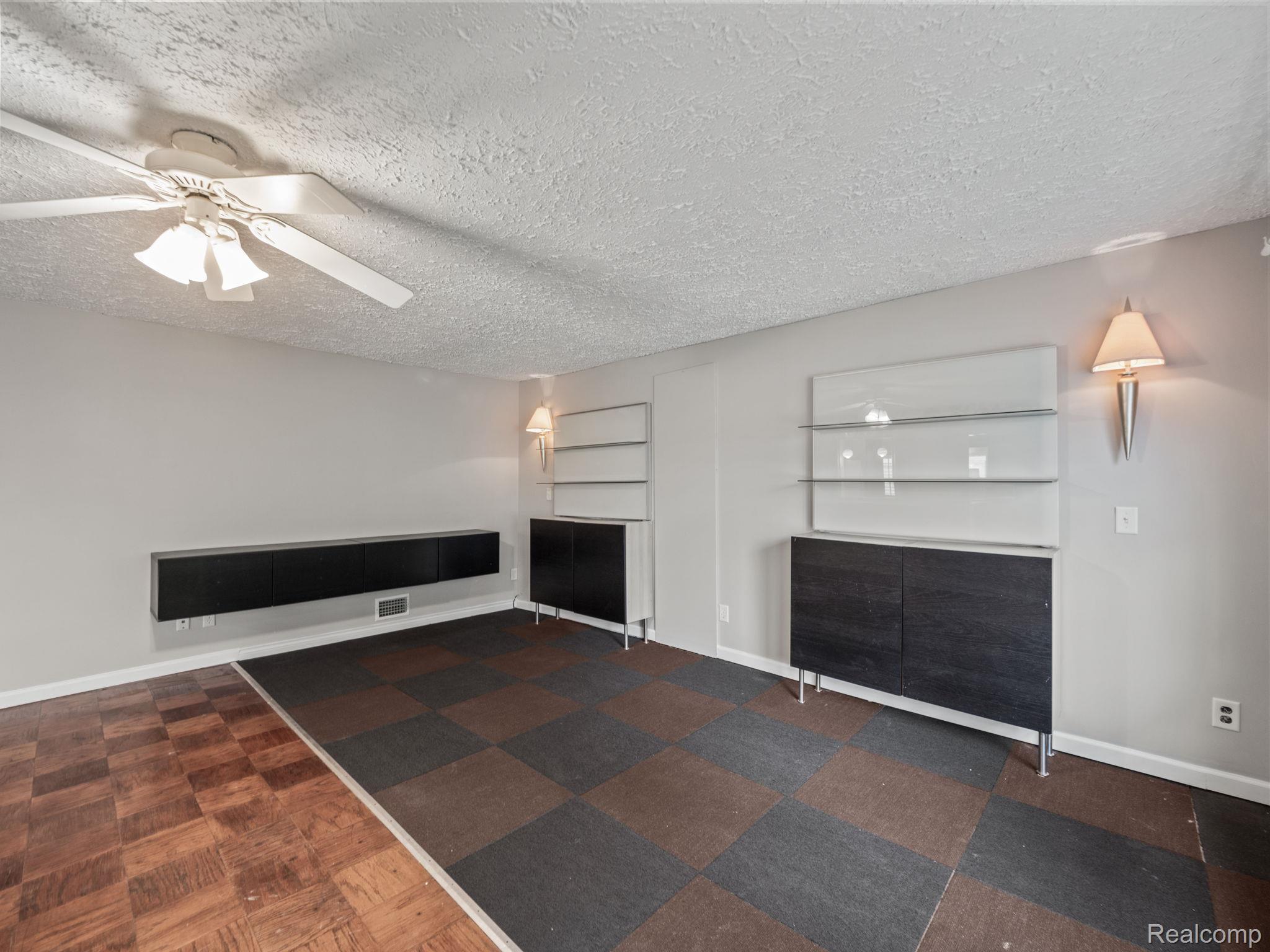 3153 Bessie St – photo 4