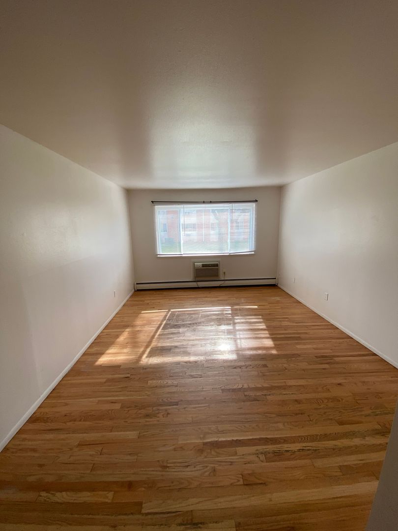 2420 Northwestern Ave unit 11 – photo 3