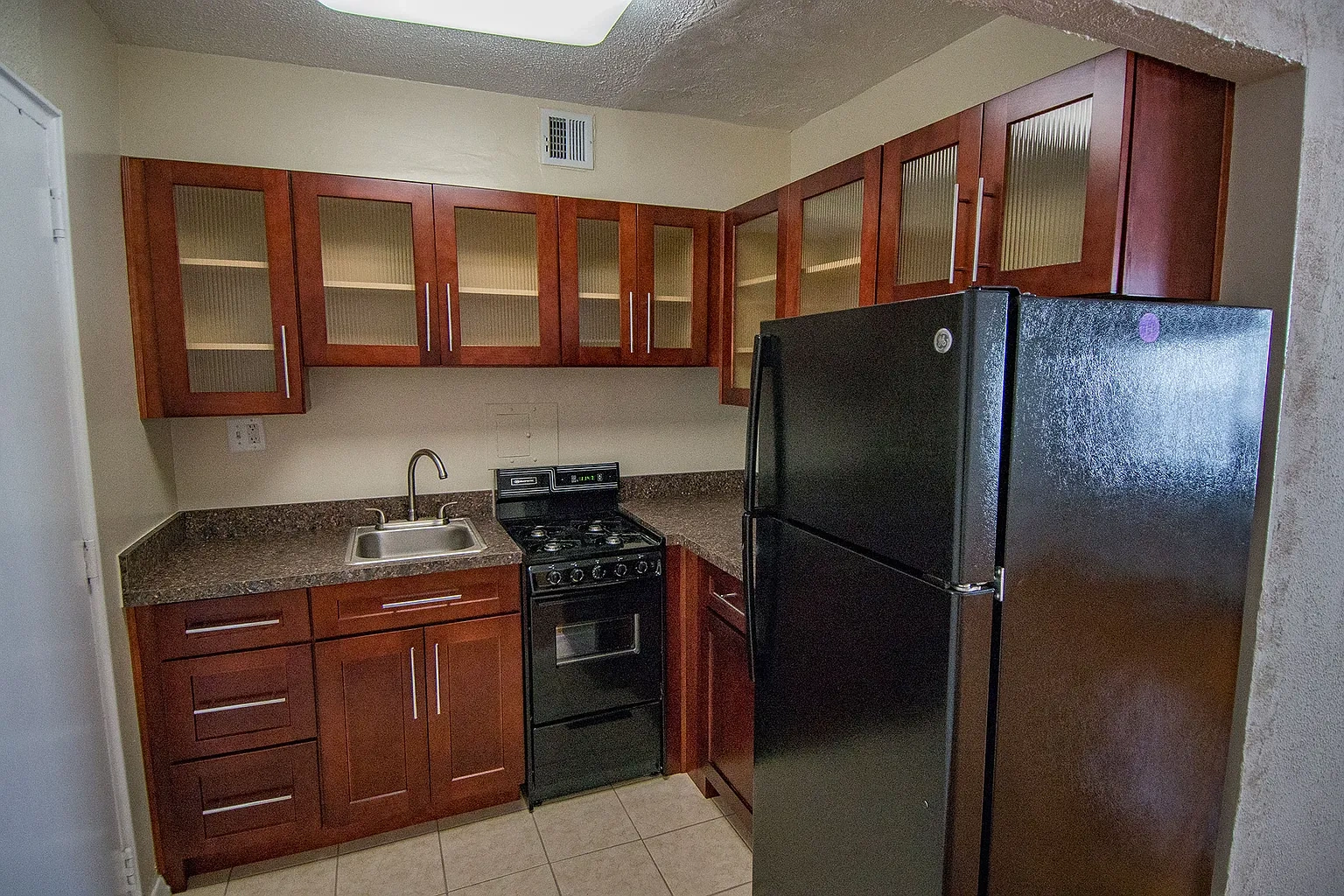 Capital Plaza Apartments – photo 1