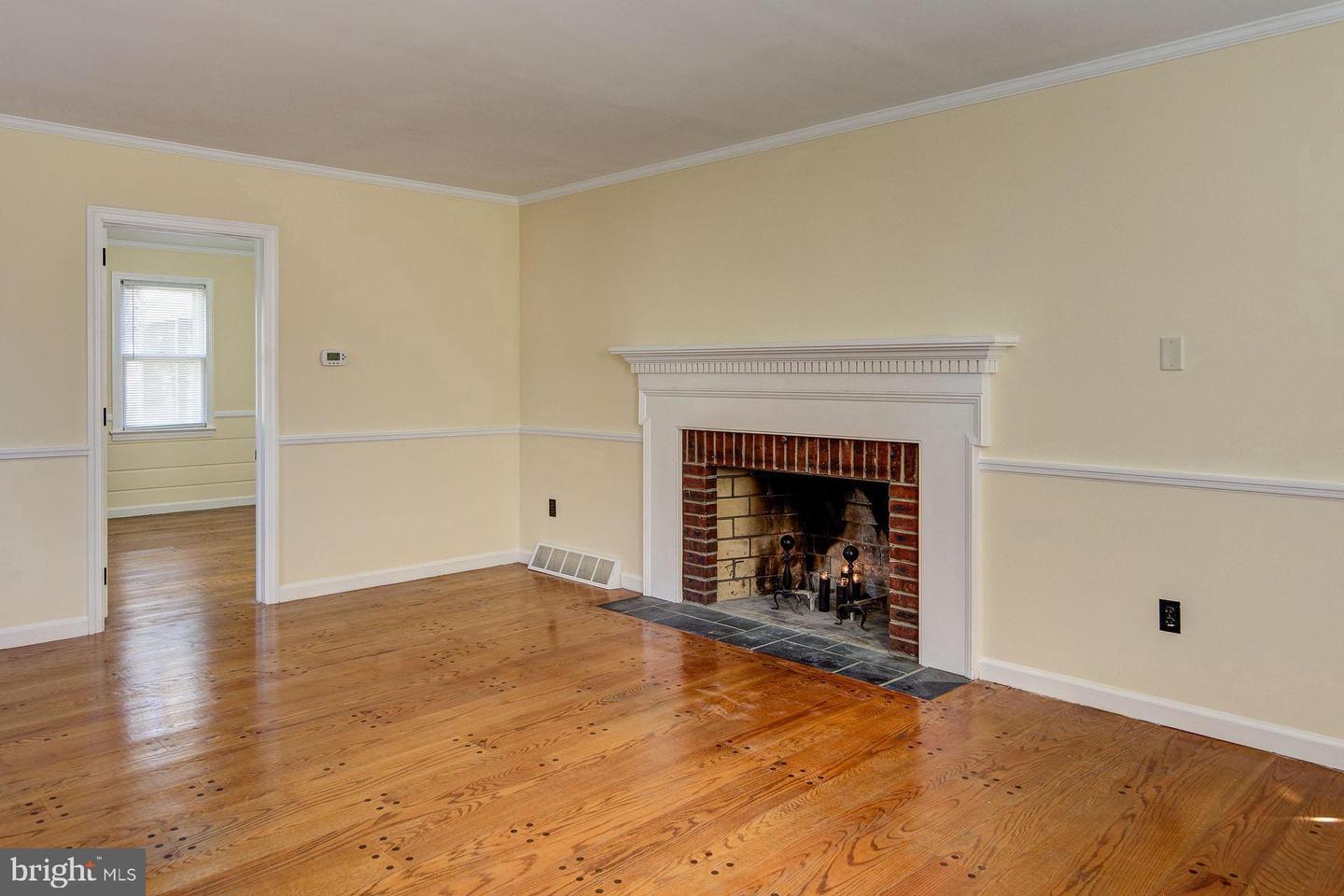 907 Norway St – photo 4