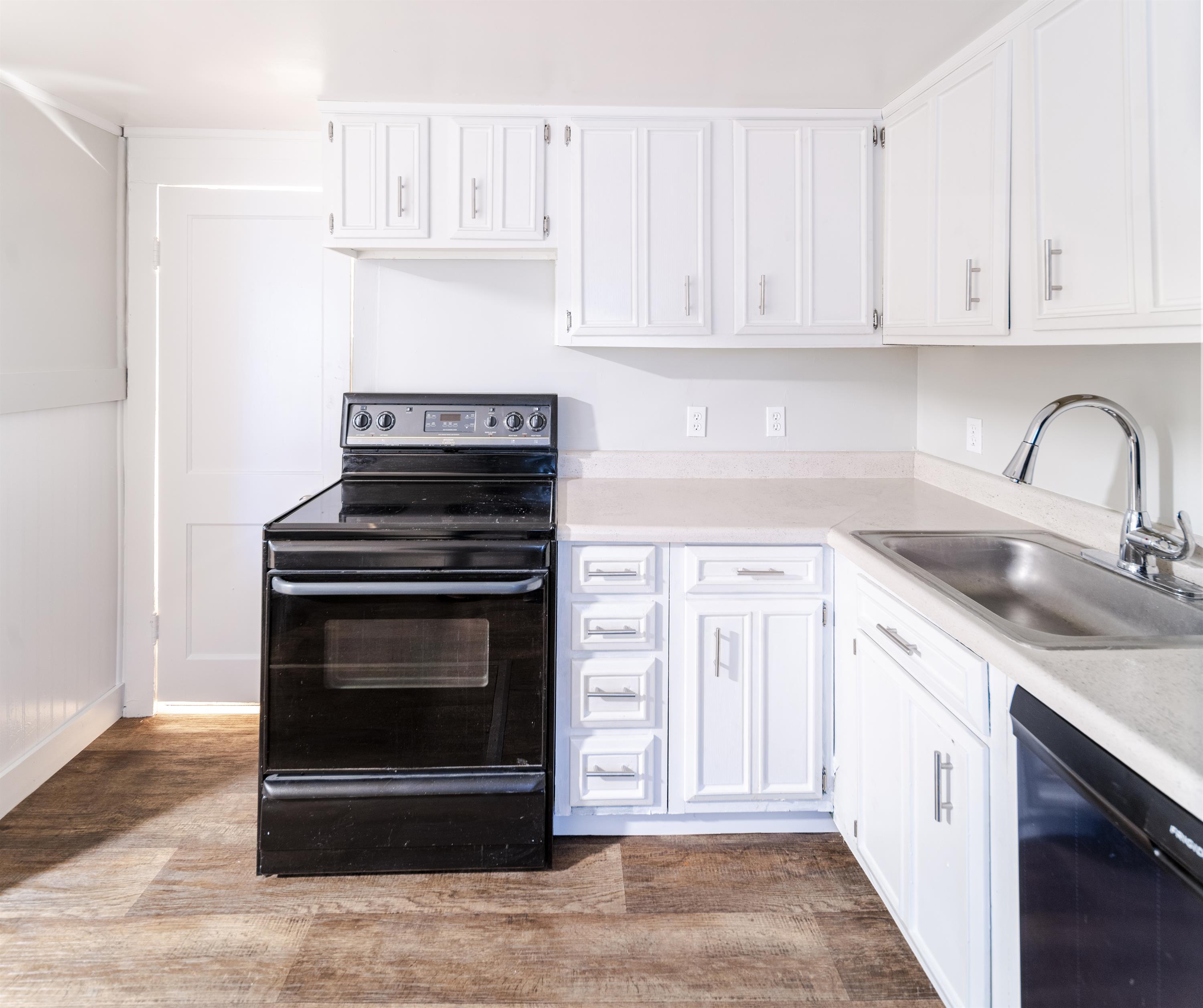 874 6th Ave – photo 3