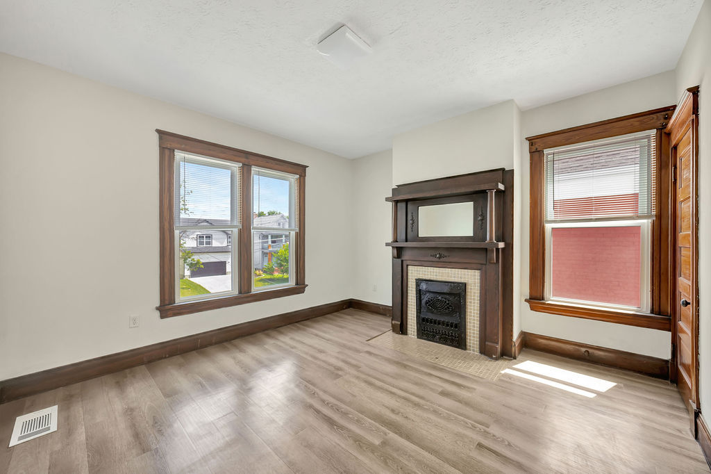2421 Kenilworth Ave unit 2 – photo 5