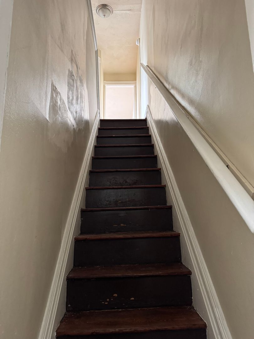 718 Washington St unit 718 W Washington - Apt 3 – photo 2