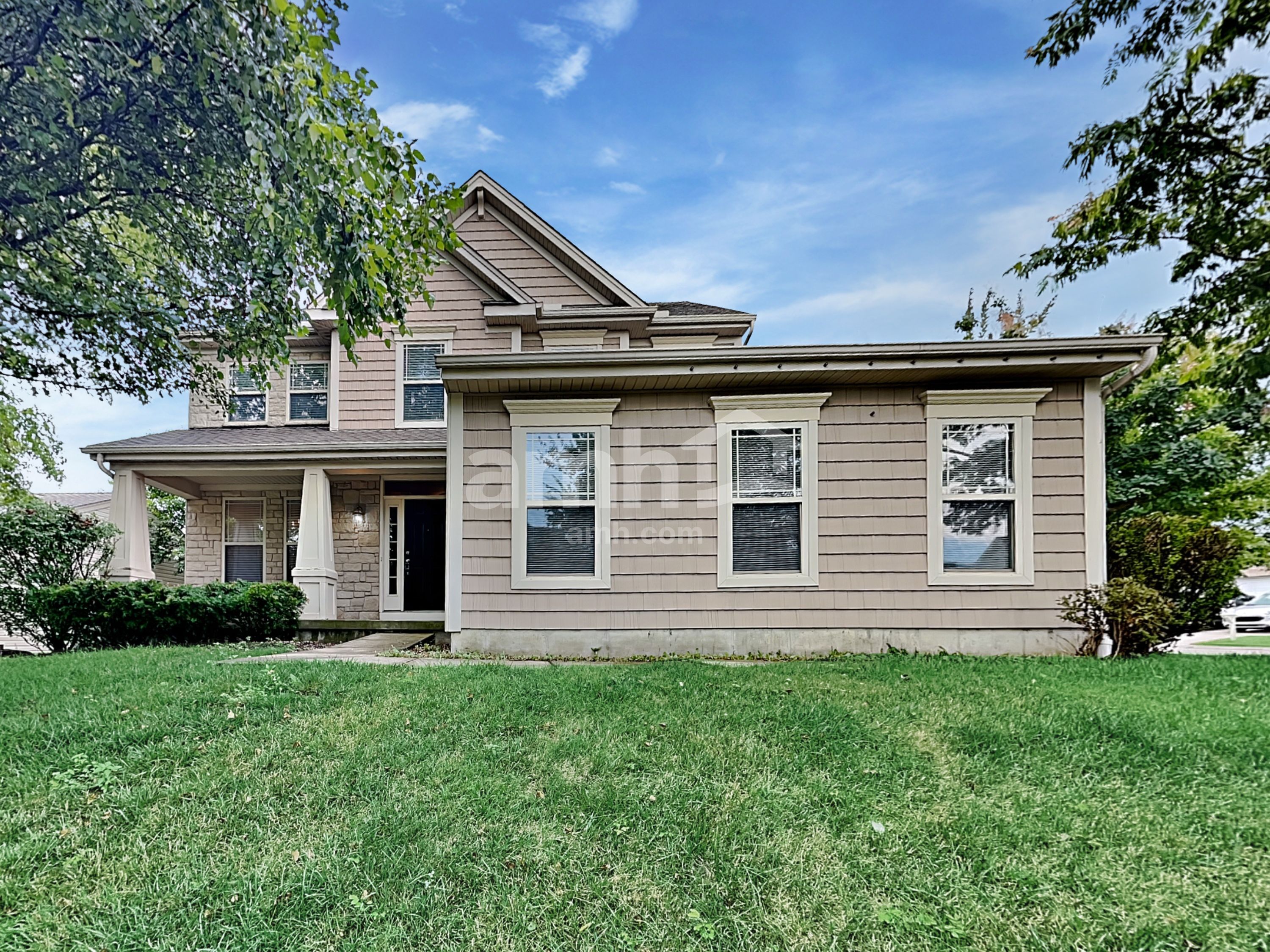 270 Huntington Dr – photo 1
