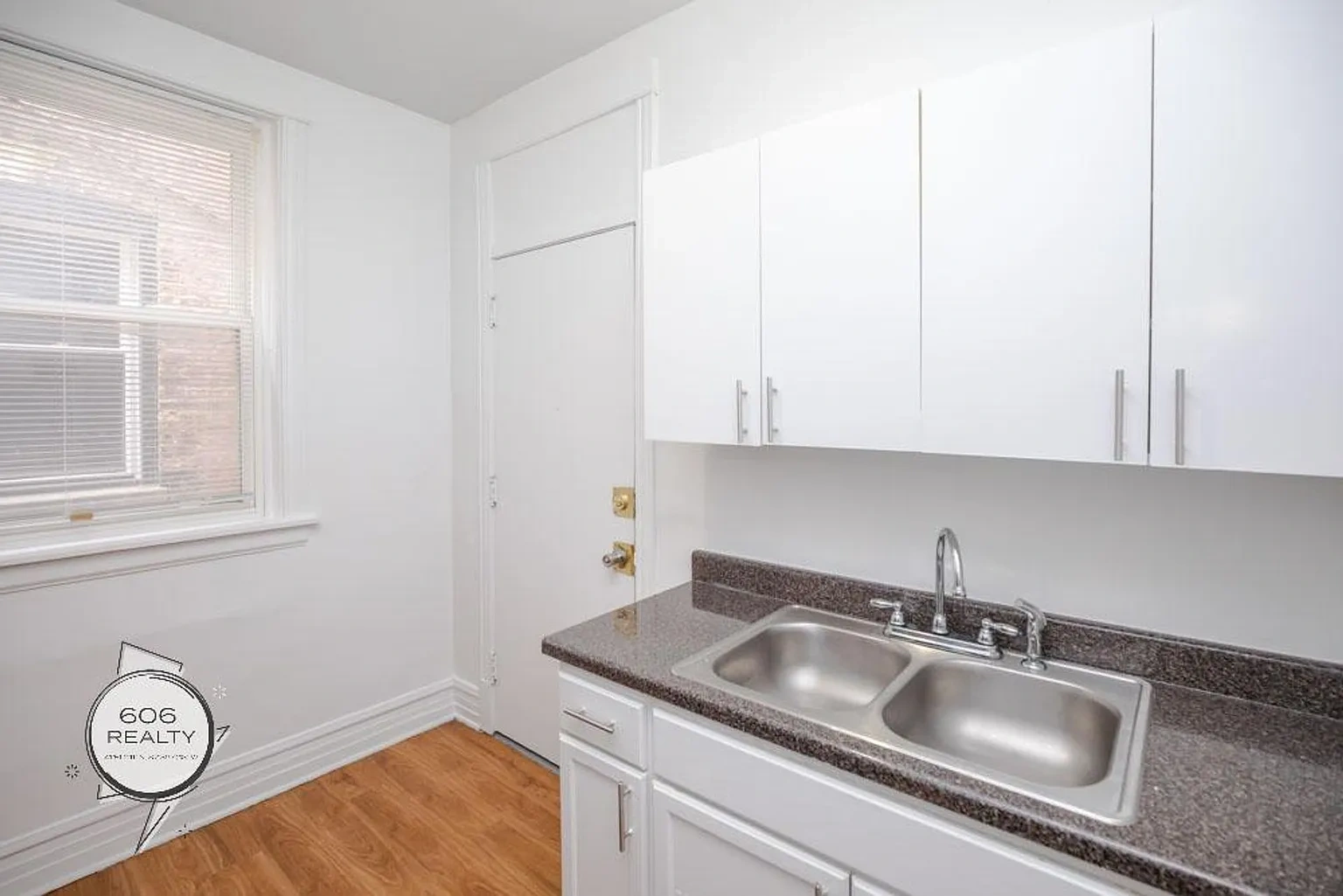 Marquette Park Apartment! – photo 2