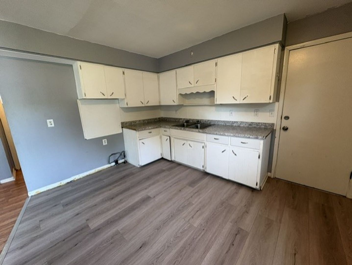 1382 Bellevue Ave – photo 3