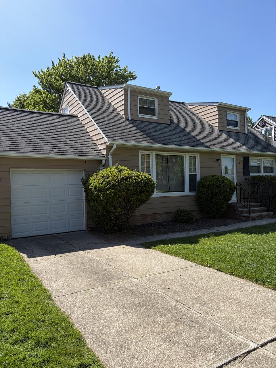1348 Beaconfield Rd – photo 1