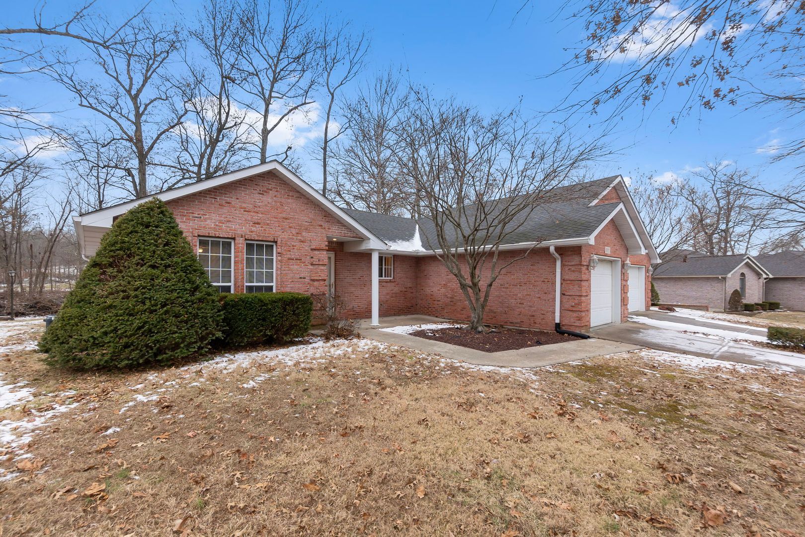 911 Stonebridge Dr unit 911 – photo 1