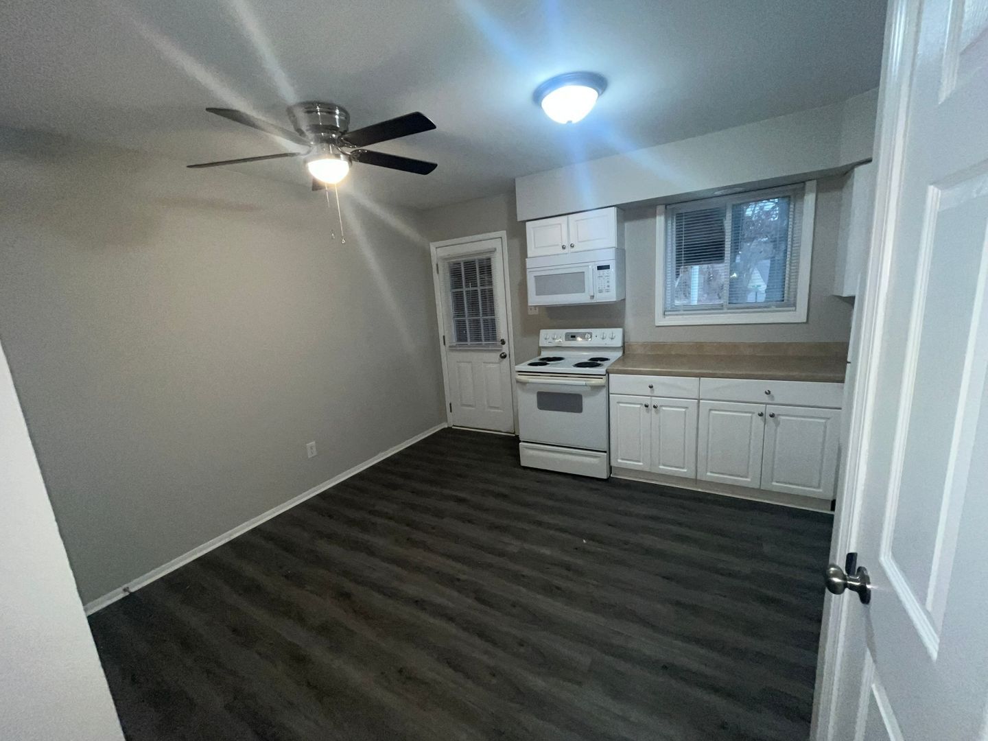 1500 Schiller Ave unit 1500-D – photo 1