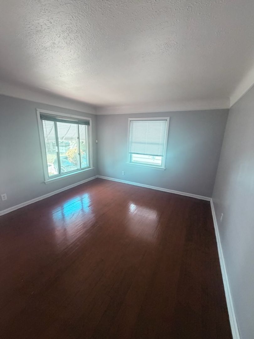 11215 Langton Ave – photo 2
