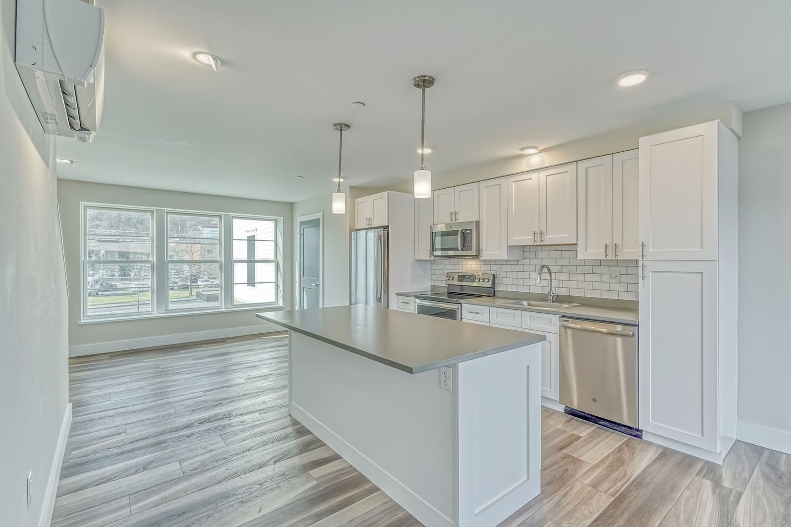 323 Taughannock Boulevard – photo 5