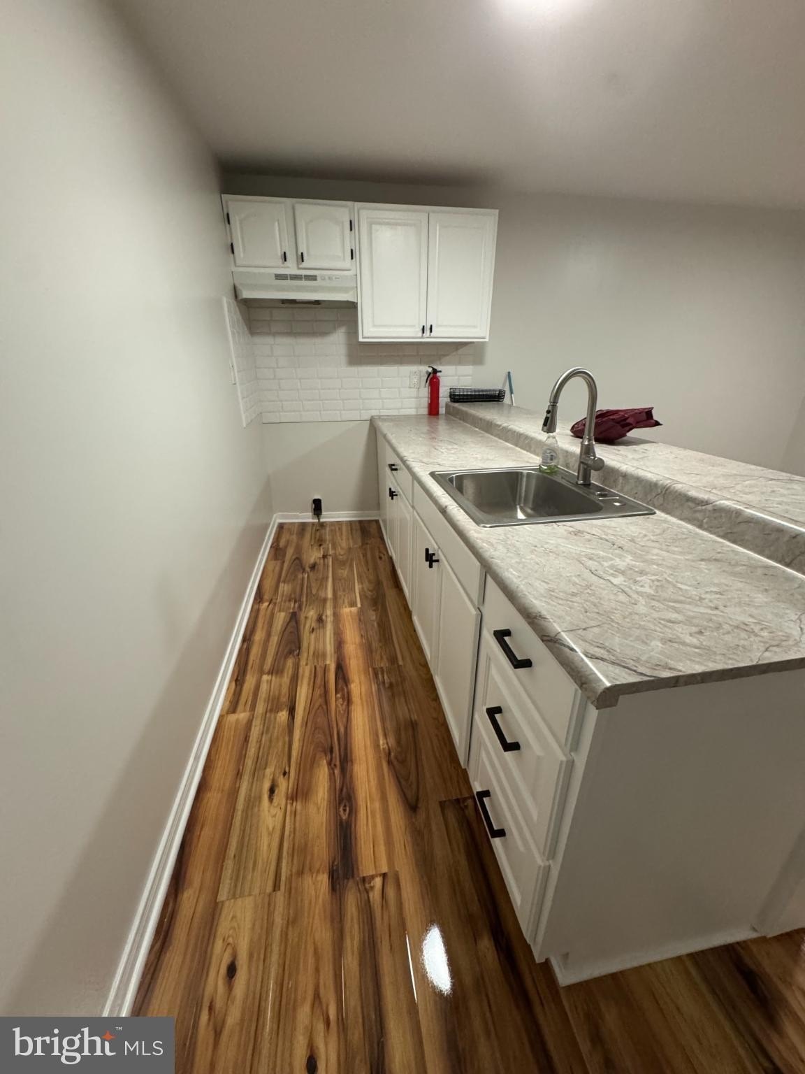 329 S 4th St #B – photo 2